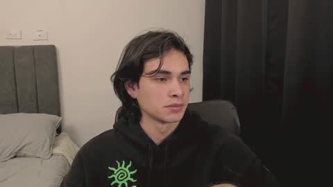 Snapshot of thiaan__ chatting on 01.10.25 thiaan__ online show from 01.10.25