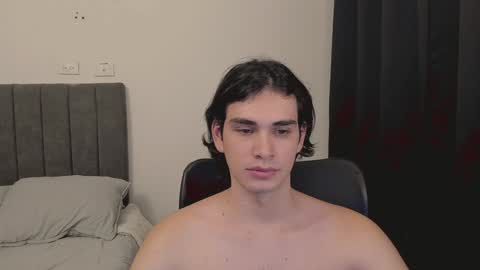 Snapshot of thiaan__ chatting on 01.10.25 thiaan__ online show from 01.10.25