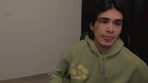 Snapshot of thiaan__ chatting on 02.15.25 thiaan__ online show from 02.15.25