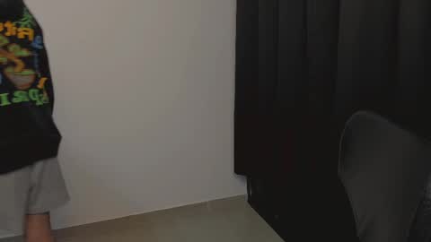 Snapshot of thiaan__ chatting on 02.22.25 thiaan__ online show from 02.22.25