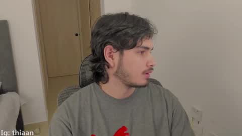 Snapshot of thiaan__ chatting on 09.22.25 thiaan__ online show from 09.22.25