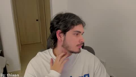 Snapshot of thiaan__ chatting on 09.22.25 thiaan__ online show from 09.22.25