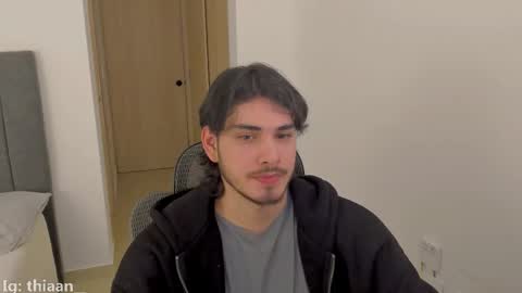 Snapshot of thiaan__ chatting on 10.19.25 thiaan__ online show from 10.19.25