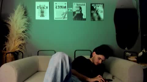 Snapshot of thiaan__ chatting on 11.01.25 thiaan__ online show from 11.01.25