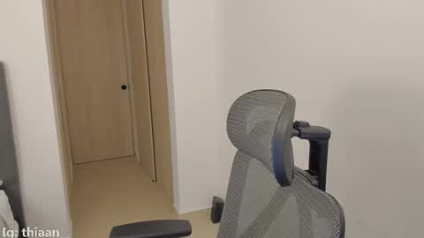 Snapshot of thiaan__ chatting on 11.08.25 thiaan__ online show from 11.08.25