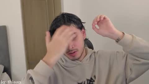 Snapshot of thiaan__ chatting on 11.16.25 thiaan__ online show from 11.16.25