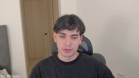 Snapshot of thiaan__ chatting on 11.23.25 thiaan__ online show from 11.23.25