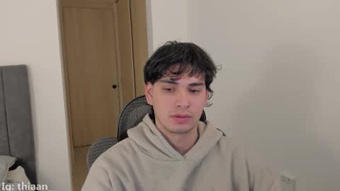 Snapshot of thiaan__ chatting on 11.25.25 thiaan__ online show from 11.25.25