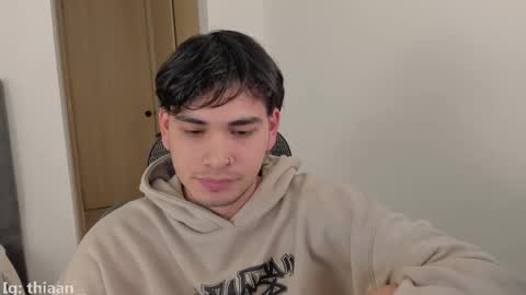Snapshot of thiaan__ chatting on 11.28.25 thiaan__ online show from 11.28.25