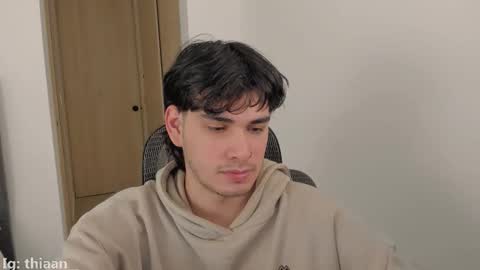 Snapshot of thiaan__ chatting on 11.28.25 thiaan__ online show from 11.28.25