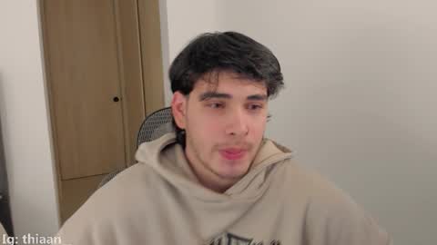 Snapshot of thiaan__ chatting on 12.04.25 thiaan__ online show from 12.04.25