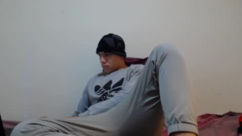 Snapshot of thiago_hot_boy chatting on 12.17.24 Thiago independent model online show from 12.17.24