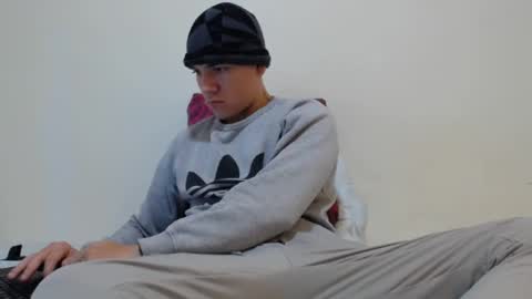 Snapshot of thiago_hot_boy chatting on 01.04.25 Thiago independent model online show from 01.04.25