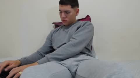 Snapshot of thiago_hot_boy chatting on 01.24.25 Thiago independent model online show from 01.24.25