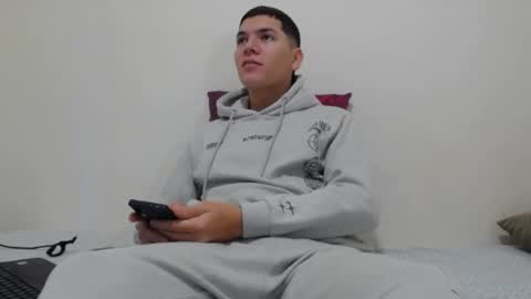 Snapshot of thiago_hot_boy chatting on 01.25.25 Thiago independent model online show from 01.25.25