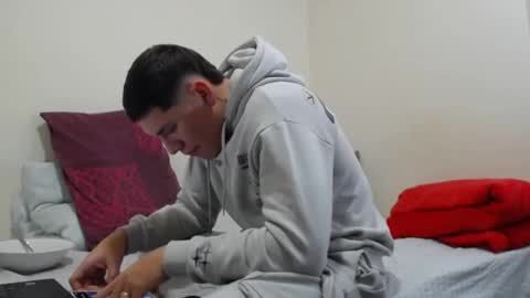 Snapshot of thiago_hot_boy chatting on 01.25.25 Thiago independent model online show from 01.25.25