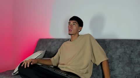 Snapshot of thiago_ortizz chatting on 04.06.26 Thiago online show from 04.06.26