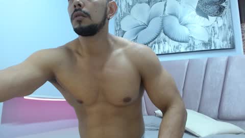 Snapshot of thiago_summers chatting on 01.02.25 Thiago Summers online show from 01.02.25