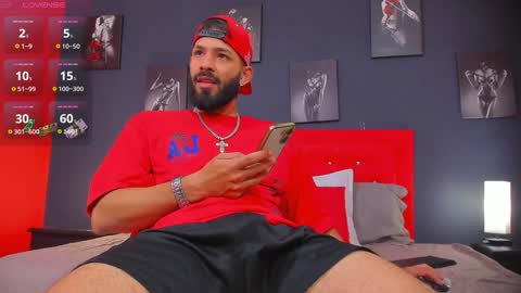 Snapshot of thiagomez17 chatting on 12.10.24 Thia Gomez online show from 12.10.24