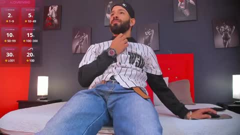 Snapshot of thiagomez17 chatting on 12.17.24 Thia Gomez online show from 12.17.24