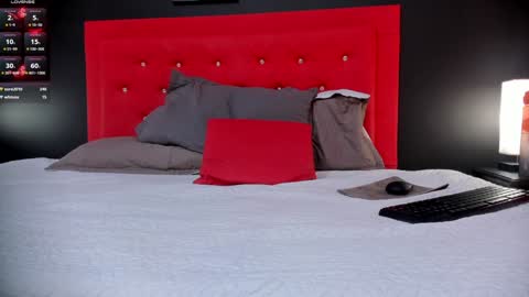 Snapshot of thiagomez17 chatting on 12.27.24 Thia Gomez online show from 12.27.24