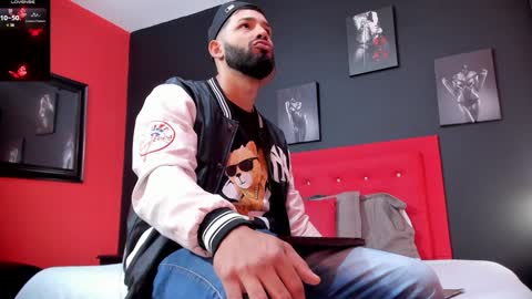 Snapshot of thiagomez17 chatting on 12.28.24 Thia Gomez online show from 12.28.24