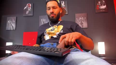 Snapshot of thiagomez17 chatting on 01.18.25 Thia Gomez online show from 01.18.25