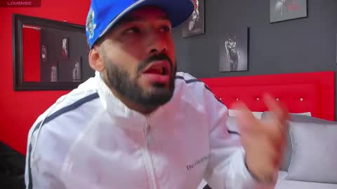 Snapshot of thiagomez17 chatting on 02.28.25 Thia Gomez online show from 02.28.25