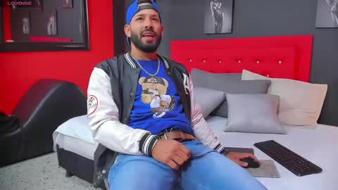 Snapshot of thiagomez17 chatting on 03.03.25 Thia Gomez online show from 03.03.25