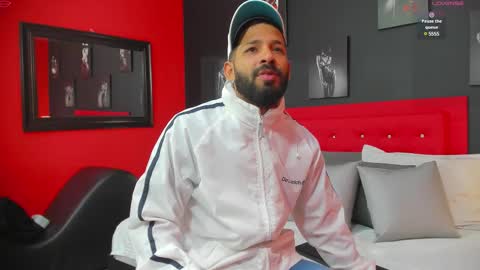 Snapshot of thiagomez17 chatting on 03.04.25 Thia Gomez online show from 03.04.25