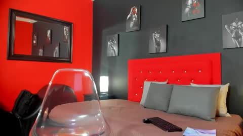 Snapshot of thiagomez17 chatting on 09.11.25 Thia Gomez online show from 09.11.25