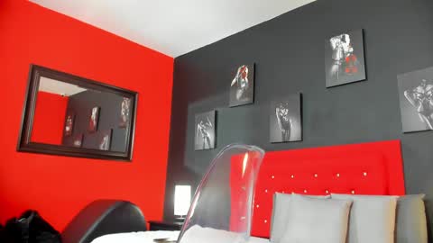 Snapshot of thiagomez17 chatting on 09.12.25 Thia Gomez online show from 09.12.25