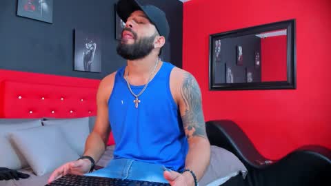 Snapshot of thiagomez17 chatting on 09.13.25 Thia Gomez online show from 09.13.25