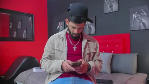 Snapshot of thiagomez17 chatting on 10.10.25 Thia Gomez online show from 10.10.25