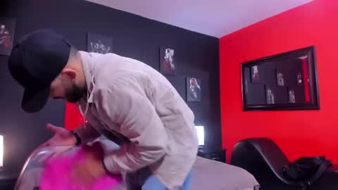 Snapshot of thiagomez17 chatting on 11.22.25 Thia Gomez online show from 11.22.25