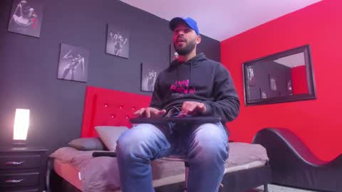 Snapshot of thiagomez17 chatting on 11.27.25 Thia Gomez online show from 11.27.25