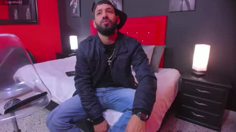 Thia Gomez online show from 12.05.25