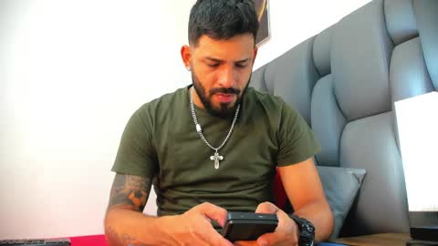 Thia Gomez online show from 04.22.26