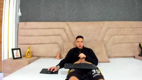Snapshot of thiagos19 chatting on 06.22.26 Thiago online show from 06.22.26