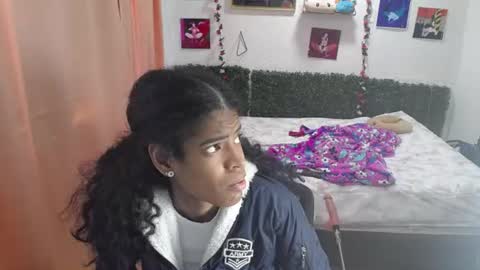 Snapshot of thiana_horny chatting on 06.19.26 thiana_horny online show from 06.19.26