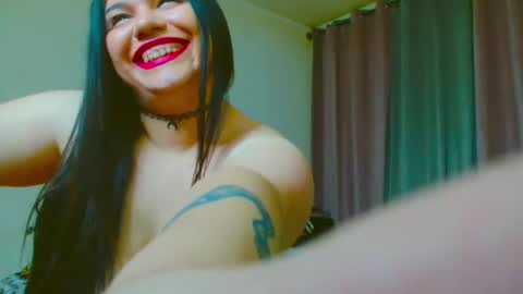 Snapshot of thichslutx chatting on 05.05.26 Maria online show from 05.05.26