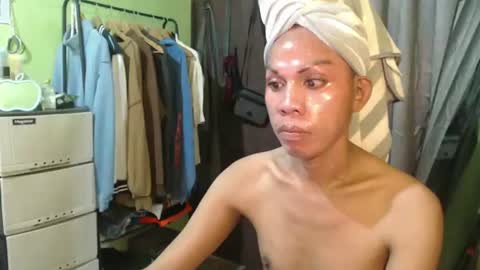 Snapshot of thick_bigcock13 chatting on 10.21.25 gil online show from 10.21.25