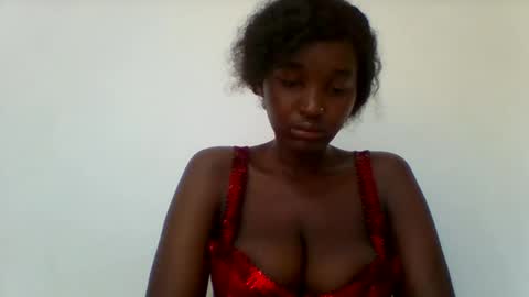 Snapshot of thick_eviey chatting on 09.18.25 love online show from 09.18.25