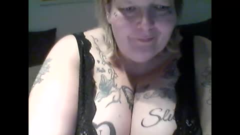 Snapshot of thickdarkangel chatting on 05.22.26 thickdarkangel online show from 05.22.26