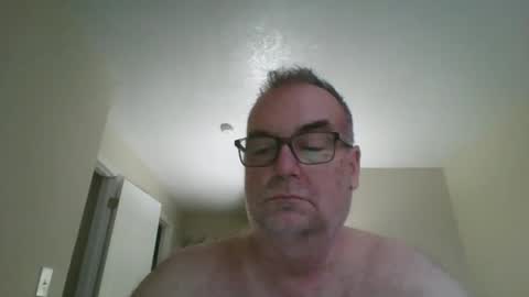 Snapshot of thickwhiteload chatting on 04.01.26 thickwhiteload online show from 04.01.26