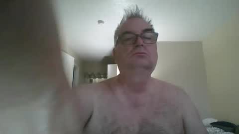 Snapshot of thickwhiteload chatting on 04.15.26 thickwhiteload online show from 04.15.26