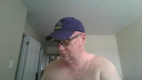 Snapshot of thickwhiteload chatting on 05.13.26 thickwhiteload online show from 05.13.26