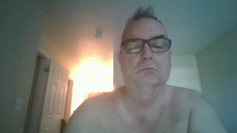 Snapshot of thickwhiteload chatting on 05.18.26 thickwhiteload online show from 05.18.26