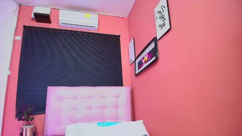 Snapshot of thin_eva chatting on 02.08.25 Eva online show from 02.08.25