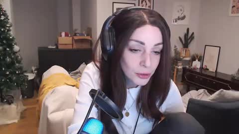 Sarra Rhies online show from 01.02.25